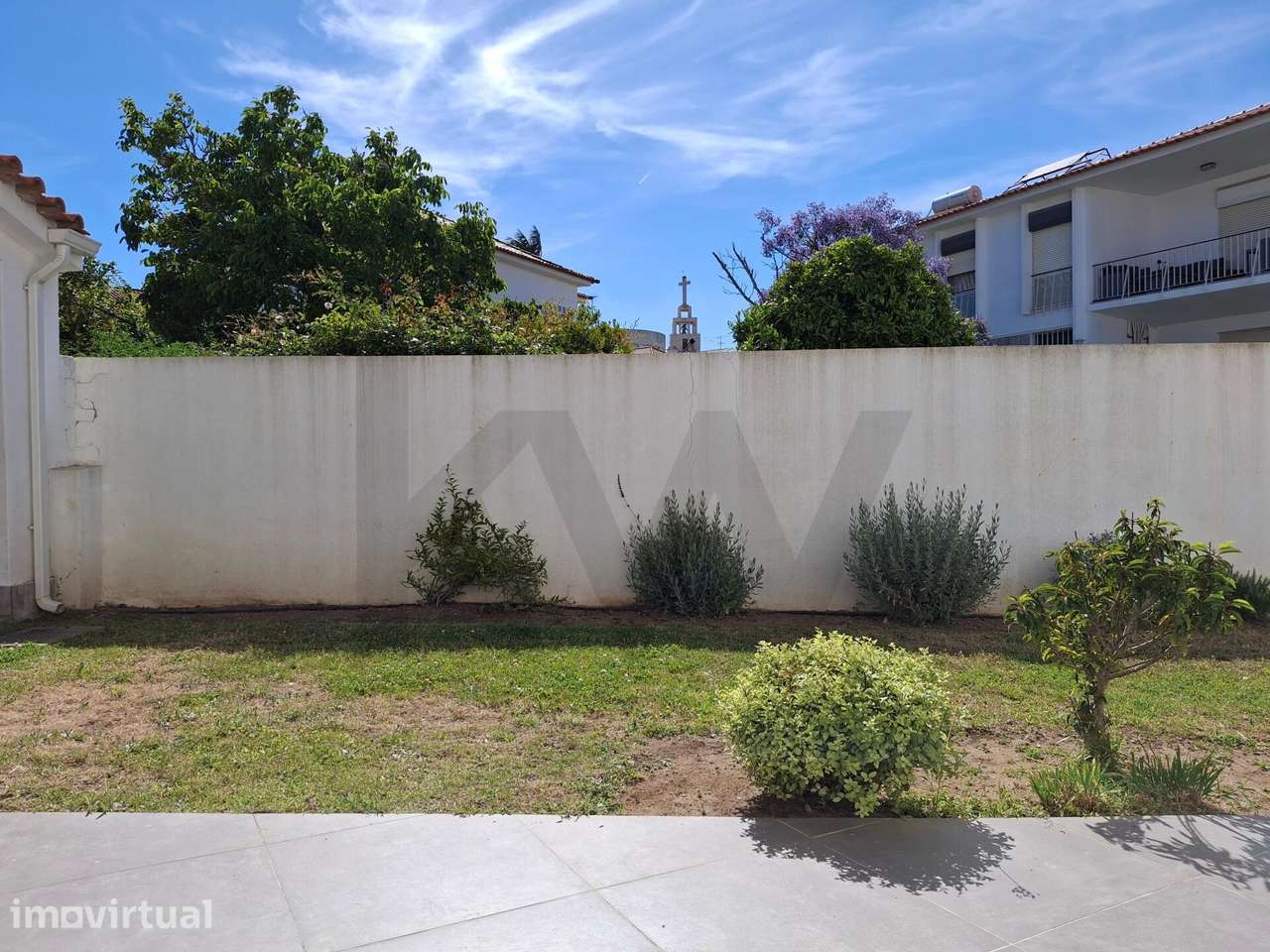 T3+1 Remodelado com Jardim Privativo e Garagem em Linda-a-Velha - Grande imagem: 2/30