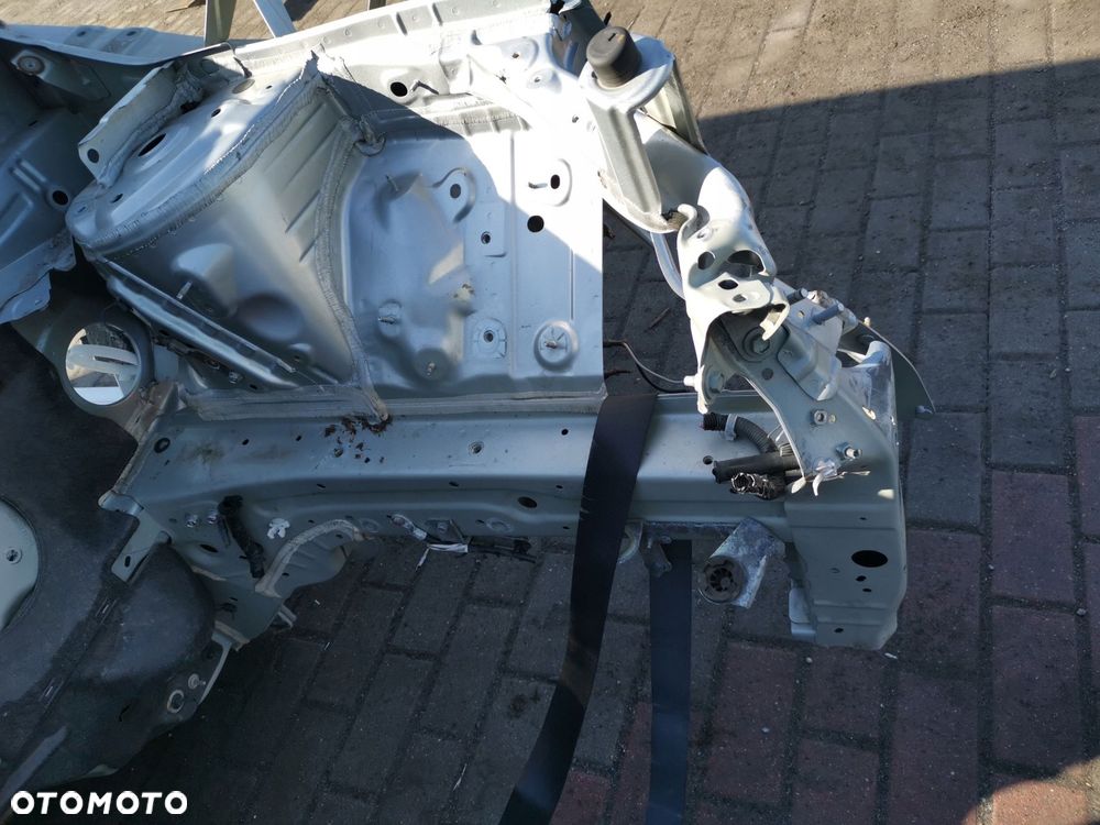 MITSUBISHI OUTLANDER IV 21 DACH ZWYKLY CWIARTKA USA - 8