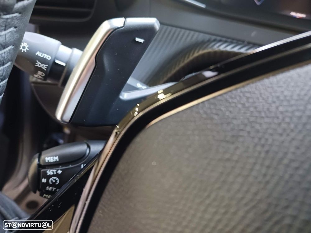 Peugeot 2008 1.2 Hybrid Allure e-DCS6 - 22