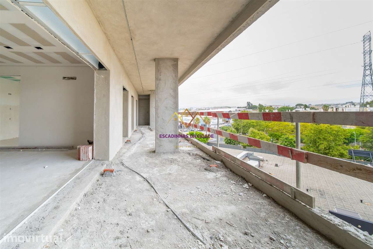 T2 com varanda de 72 m², Terraços da Ponte - Grande imagem: 2/39