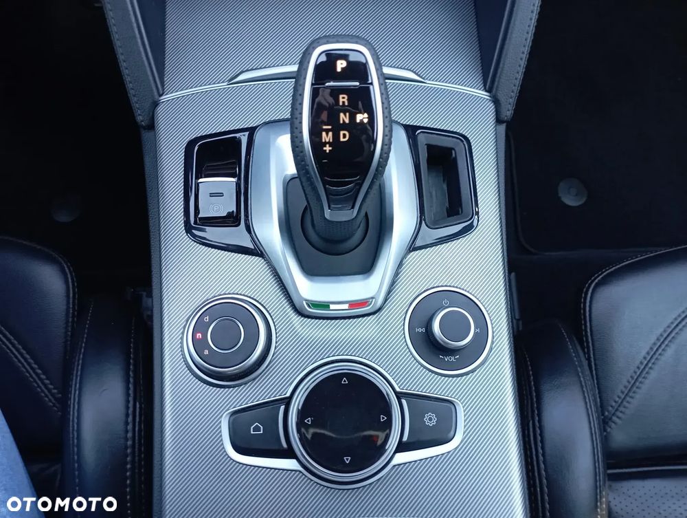 Alfa Romeo Stelvio 2.0 Turbo Veloce Q4 - 19