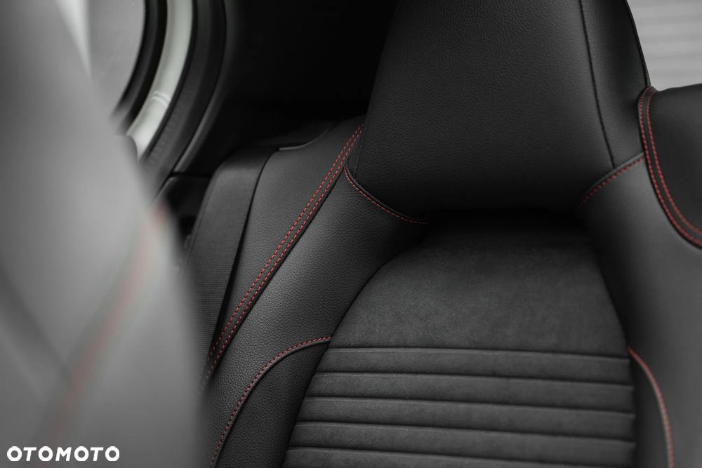 Mercedes-Benz GLA 200 7G-DCT AMG Line - 29