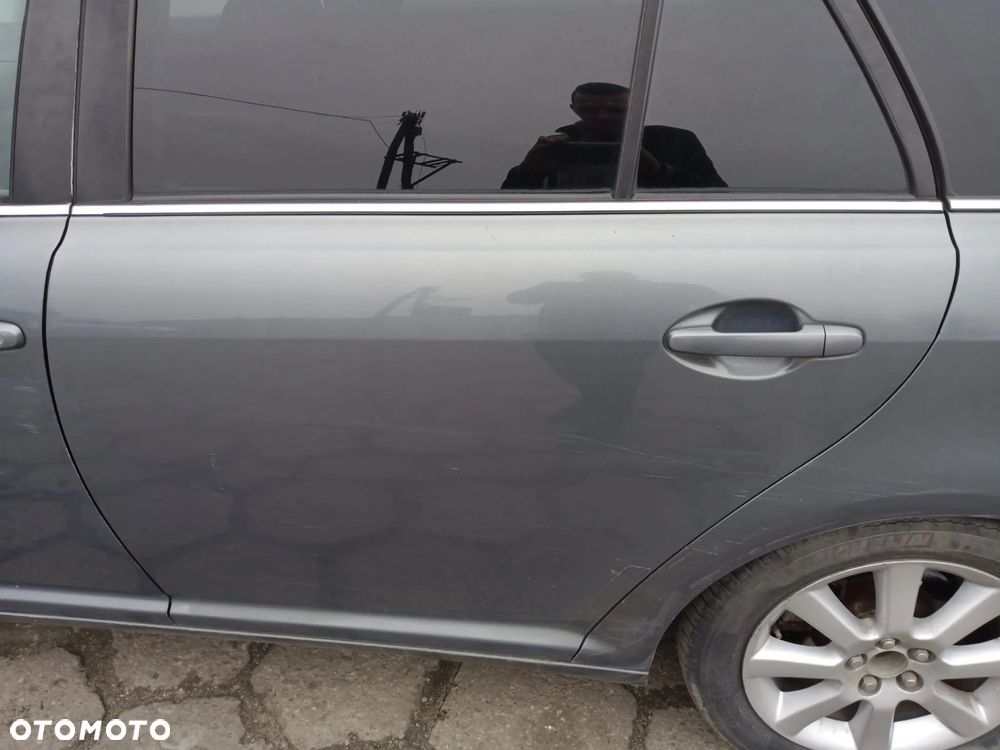 Avensis T25 1.8 16v czesci 1E5 zderzak maska blotnik drzwi klapa - 11
