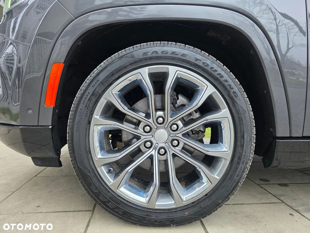 Jeep Grand Wagoneer - 40