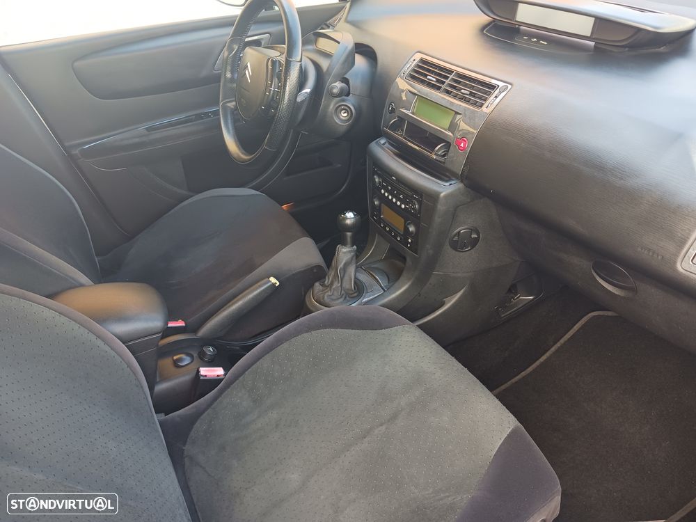 Citroën C4 1.6 HDi 110 Exclusive - 35