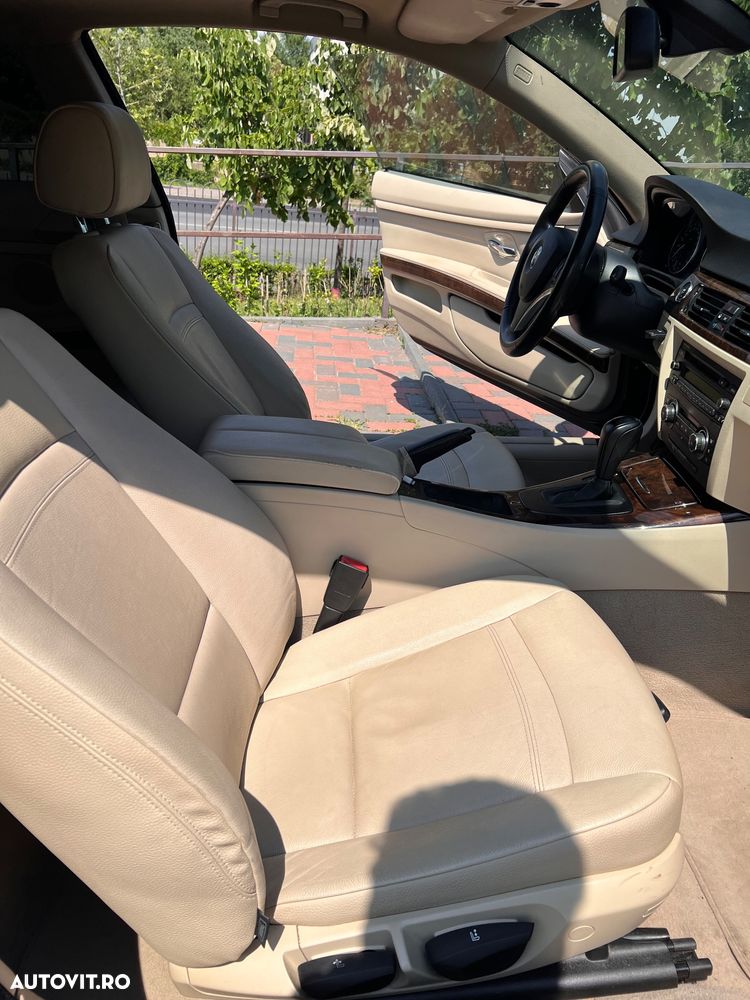 BMW Seria 3 320i Aut. - 27