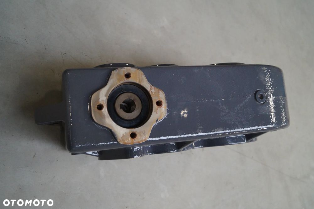 Przekładnia napędu taśmy. Skrzynia RH372 Pichon, Rozrzutnik - 4