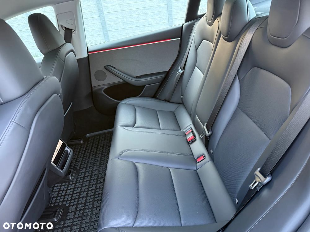 Tesla Model 3 - 11