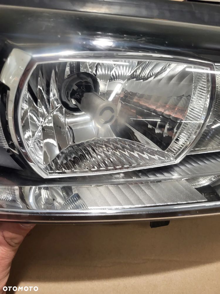 Volvo V70  LIFT XENON PRZÓD STRONA PRAWA LAMPA PRZEDNIA 30784249 - 4