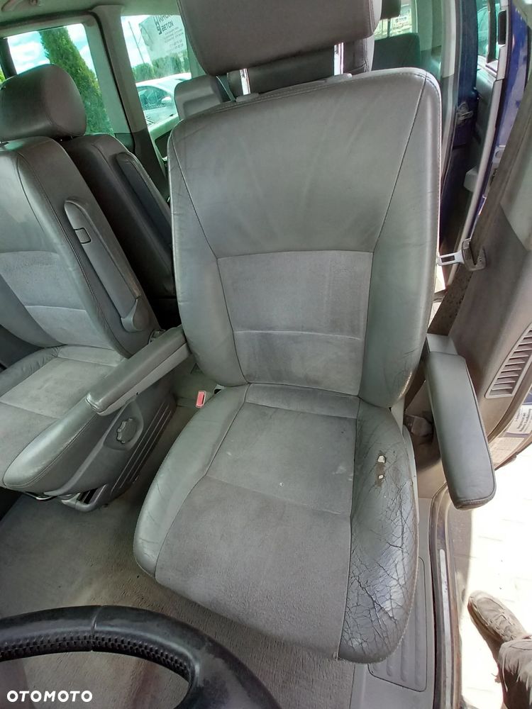 VW TRANSPORTER T5 MULTIVAN KOMPLETNA PRZEKŁADKA FOTELI DYWANÓW PODSUFITKI BOCZKI SŁUPKI NA MULTIVAN KOMPLET Z STOLIKIEM I ROLETĄ SKÓRA ALCANTARA - 3