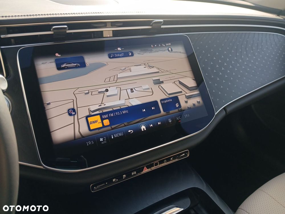 Mercedes-Benz Klasa E 300 PHEV 4-Matic Avantgarde 9G-Tronic - 25