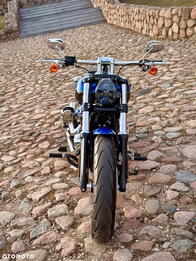 Harley-Davidson Softail Breakout - 11