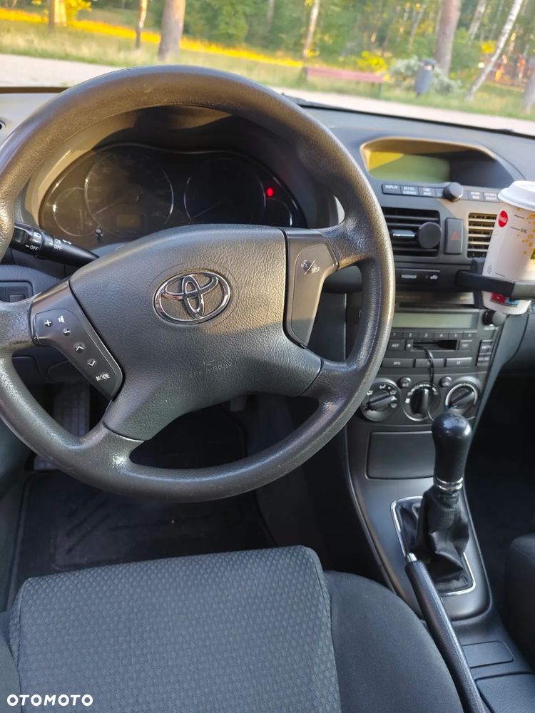 Toyota Avensis 1.6 VVT-i Luna - 17
