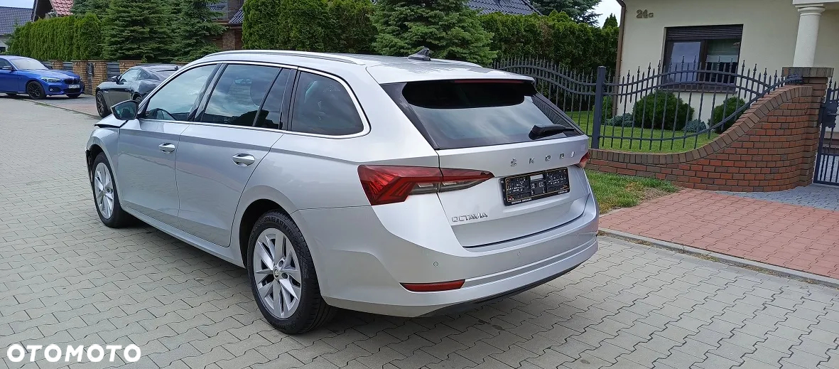 Skoda Octavia Combi 2.0 TDI DSG Exclusive Plus - 3