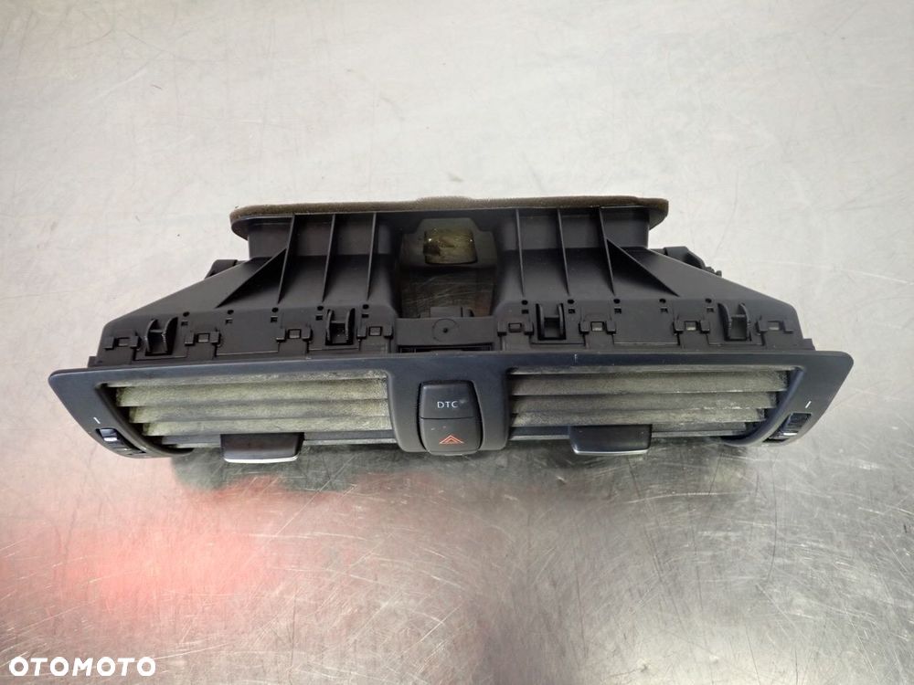 KRATKA NAWIEWU ŚRODKOWA BMW E87 - 2