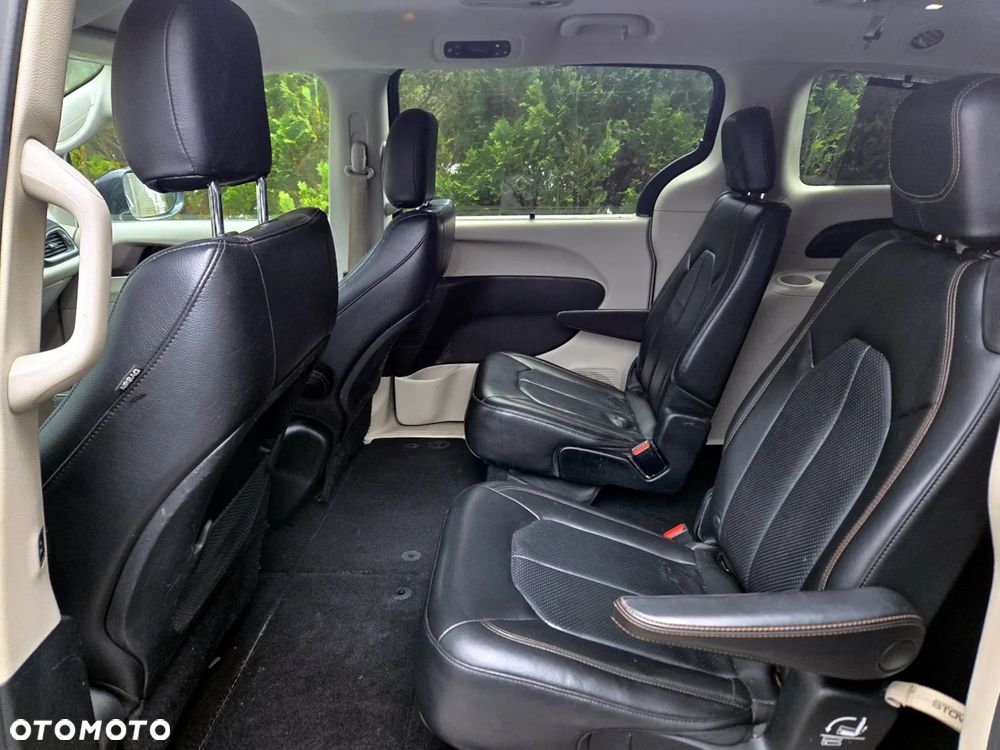 Chrysler Pacifica - 8