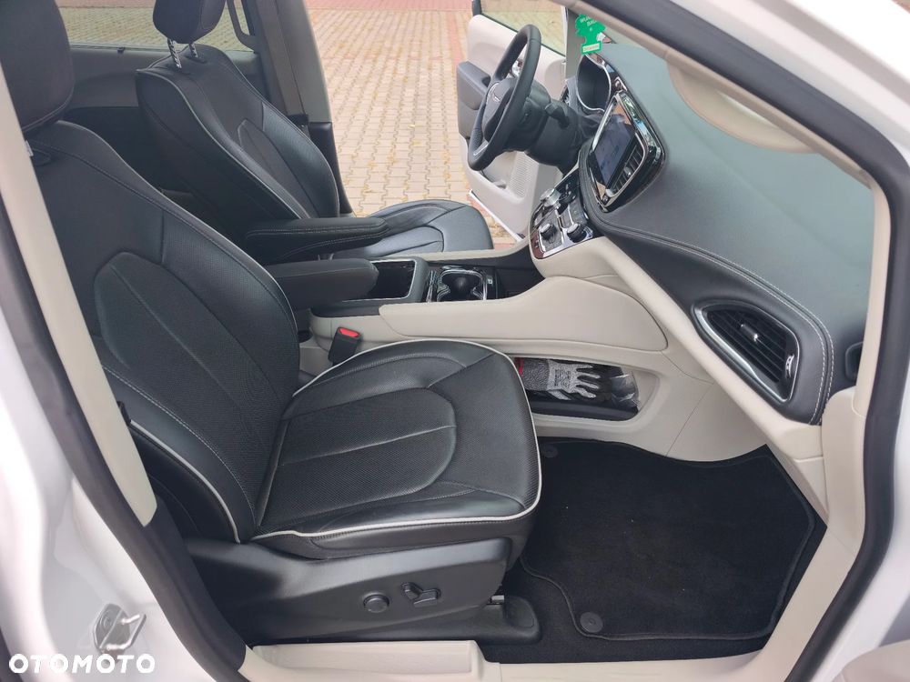 Chrysler Pacifica - 20