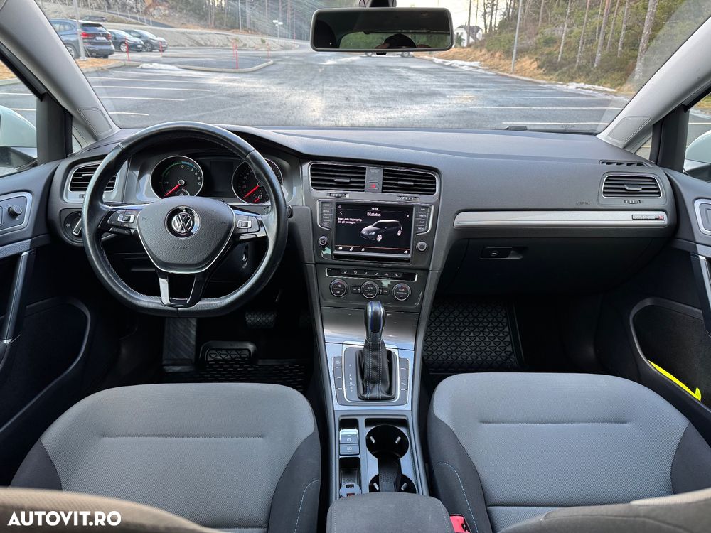 Volkswagen e-Golf - 8