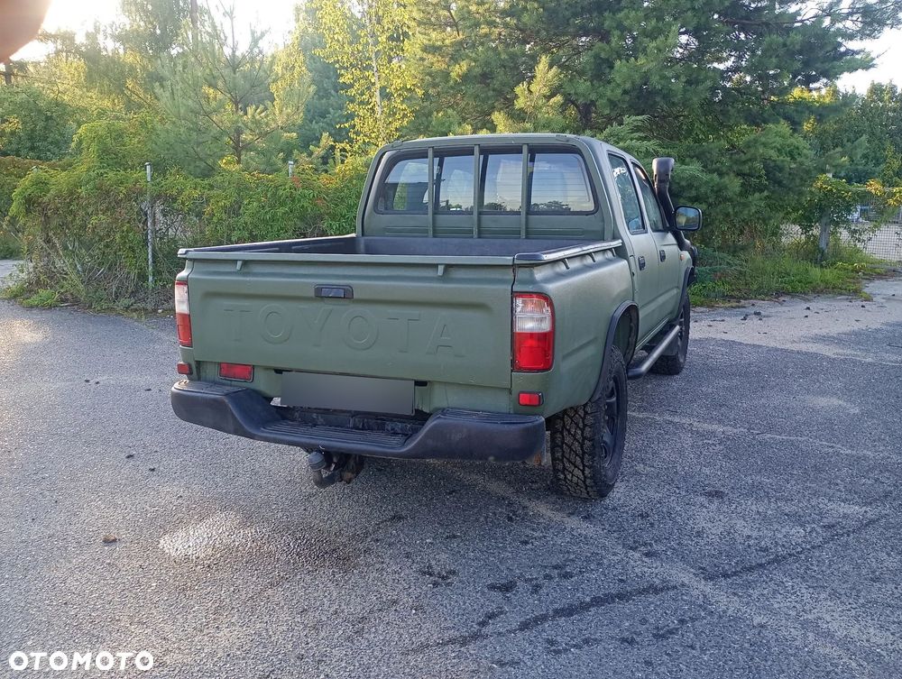 Toyota Hilux 4WD DLX - 11
