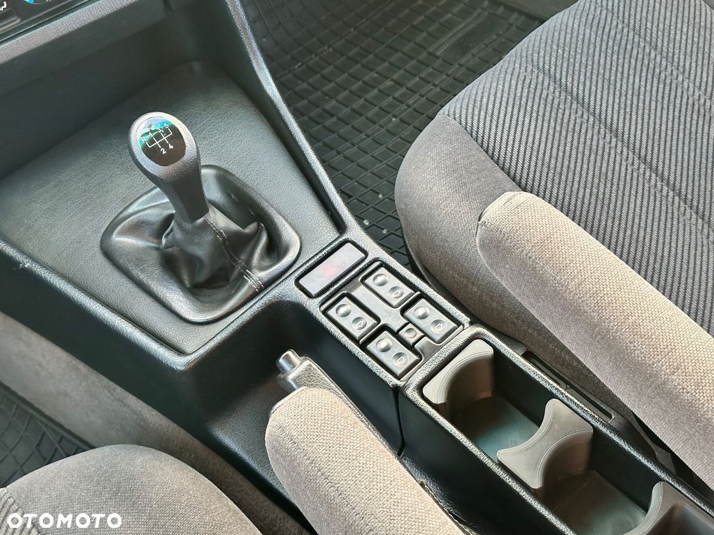 BMW Seria 5 520i - 27