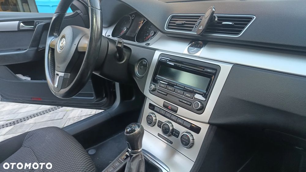 Volkswagen Passat 2.0 TDI Comfortline - 10