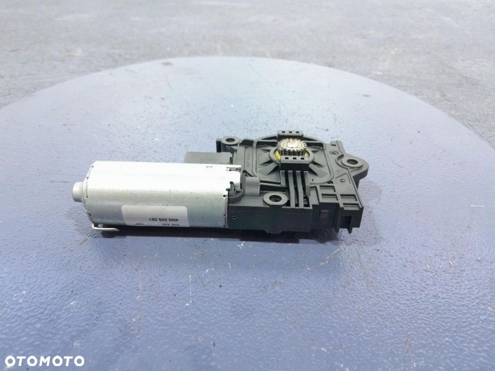 AUDI Q7 II 4M LIFT SILNICZEK SZYBERDACHU 4M0959591 - 1