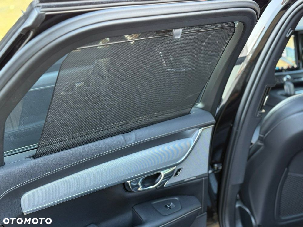 Volvo V90 T8 AWD Plug-In Hybrid R-Design - 18