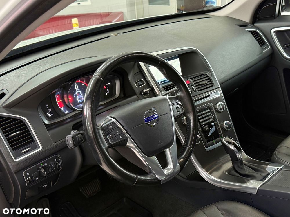 Volvo XC 60 D3 Drive-E R-Design Momentum - 34