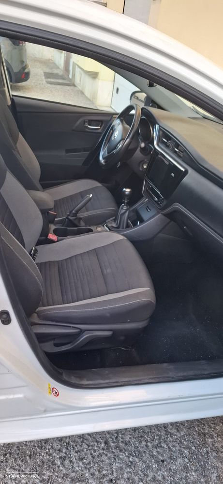 Toyota Auris - 12