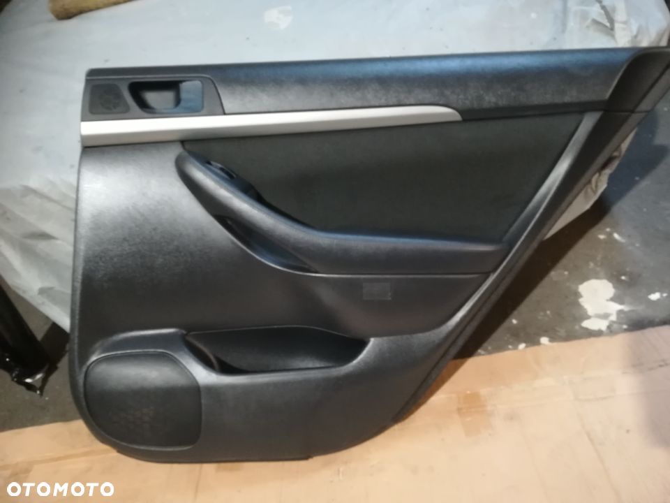 Boczki Toyota Avensis T 25 lift kombi - 5