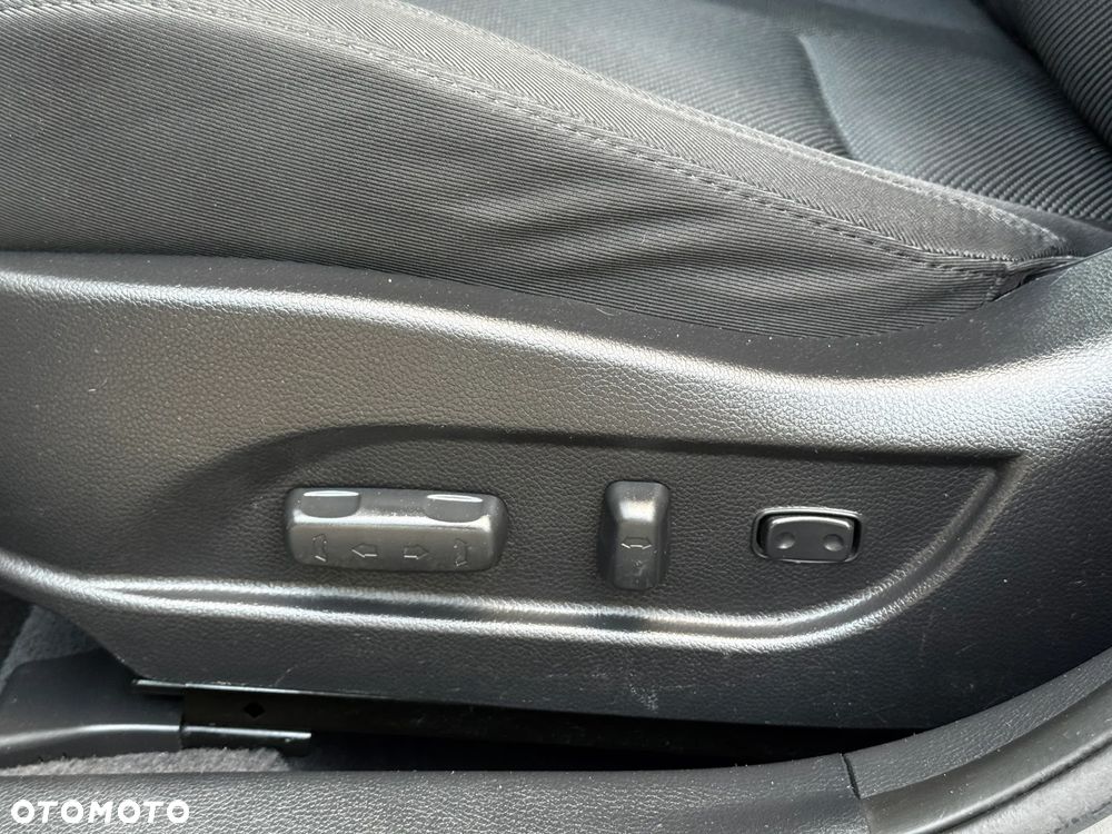 Hyundai i40 1.7 CRDi Comfort + - 18