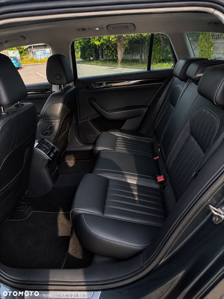 Skoda Superb 2.0 TDI SCR 4x4 L&K DSG - 11