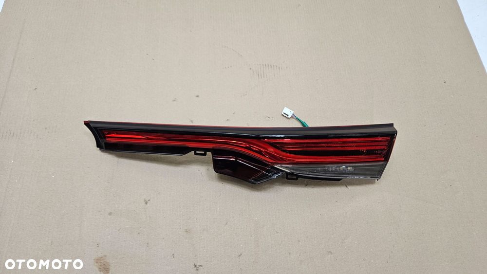 lampa tył tylna prawa w klapę toyota mirai - 2
