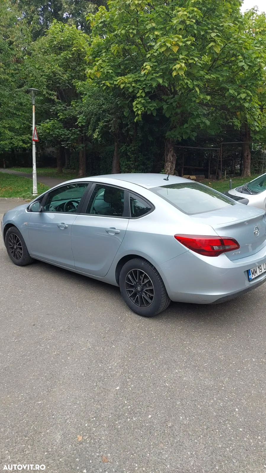 Opel Astra 1.6 ECOTEC Sport - 4