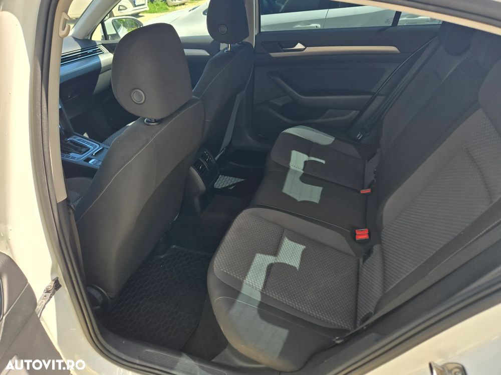 Volkswagen Passat 2.0 TDI DSG Comfortline - 10