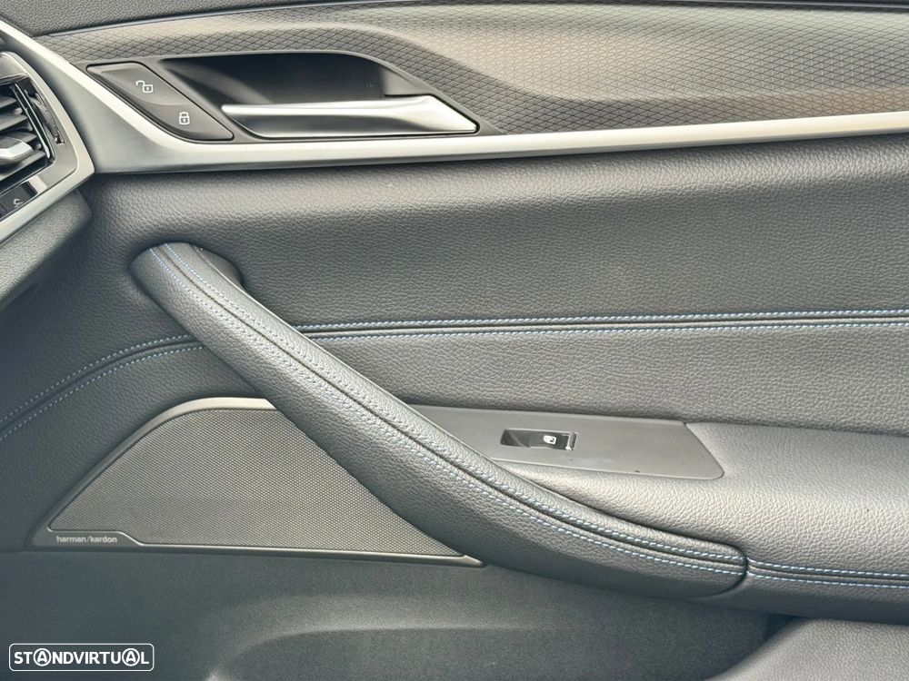 BMW 530 e Pack Desportivo M - 15