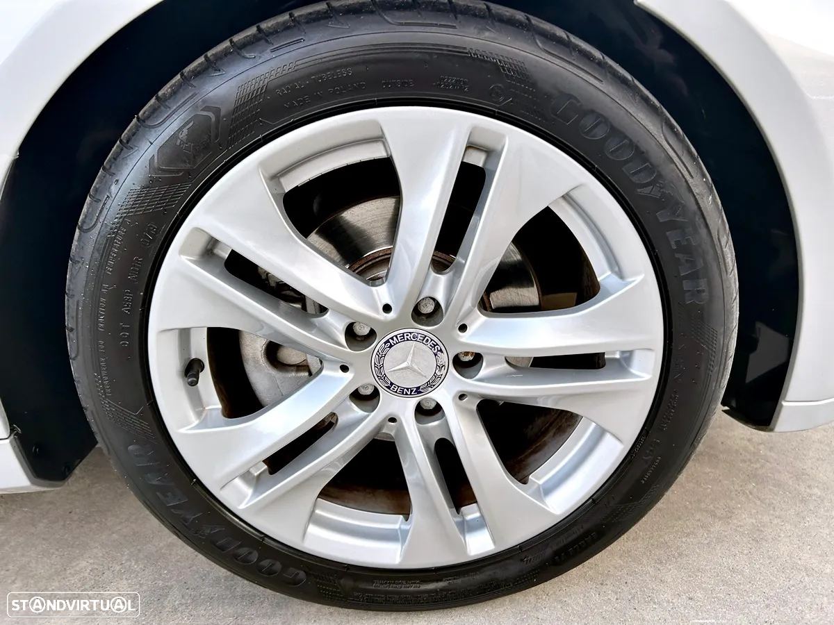 Mercedes-Benz E 220 CDi Avantgarde BlueEfficiency - 38