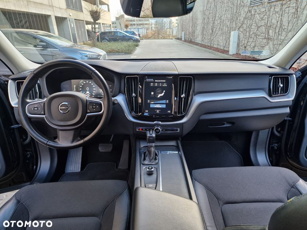 Volvo XC 60 T4 Momentum - 24