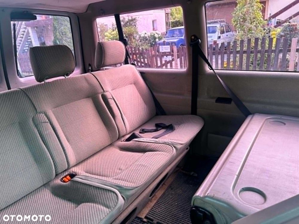 Volkswagen Caravelle - 3