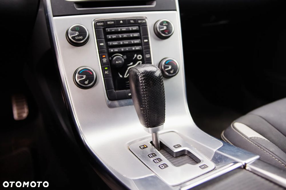 Volvo V60 D4 Geartronic RDesign - 16