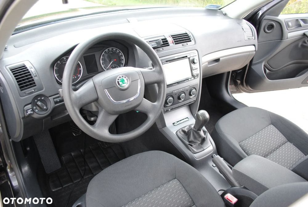 Skoda Octavia 1.6 Elegance - 9