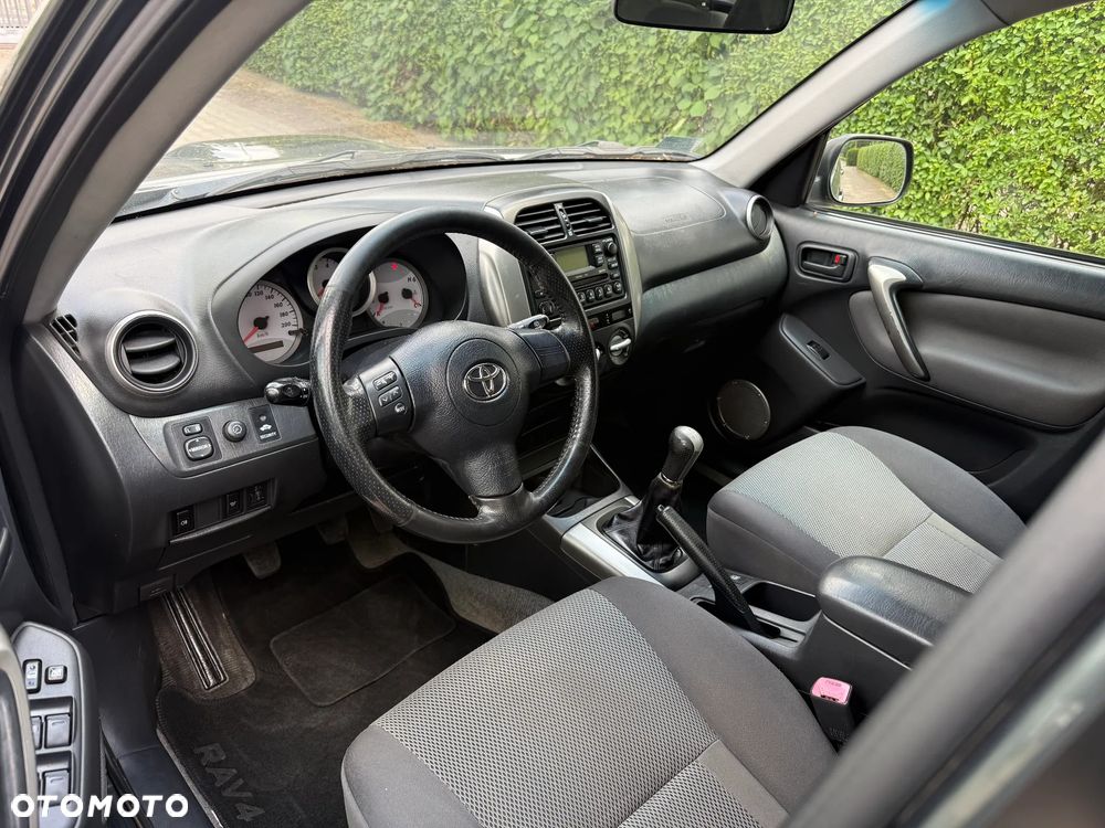 Toyota RAV4 D-4D 4x4 - 25