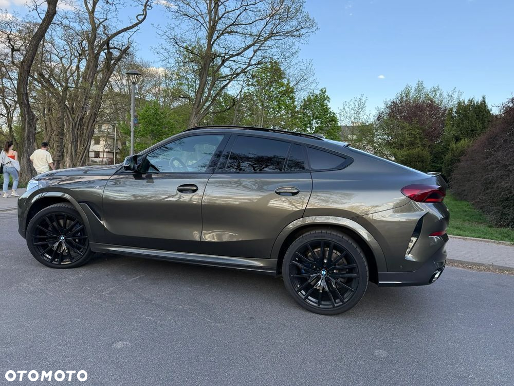 BMW X6 M50i - 10