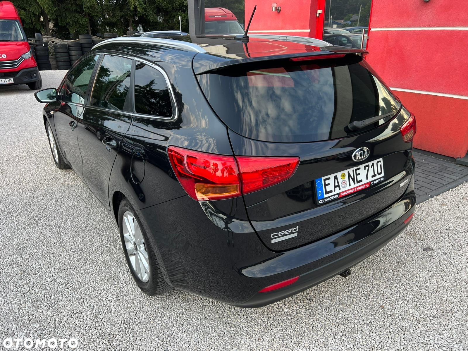 Kia Ceed 1.6 CRDi 128 ISG SW Dream Team Edition - 4