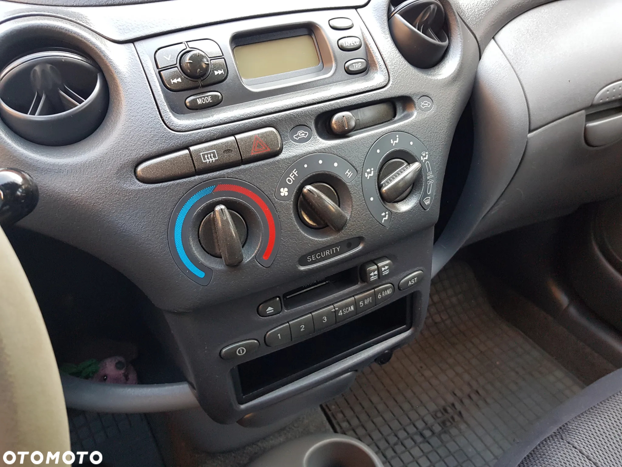 Toyota Yaris 1.0 Base - 9