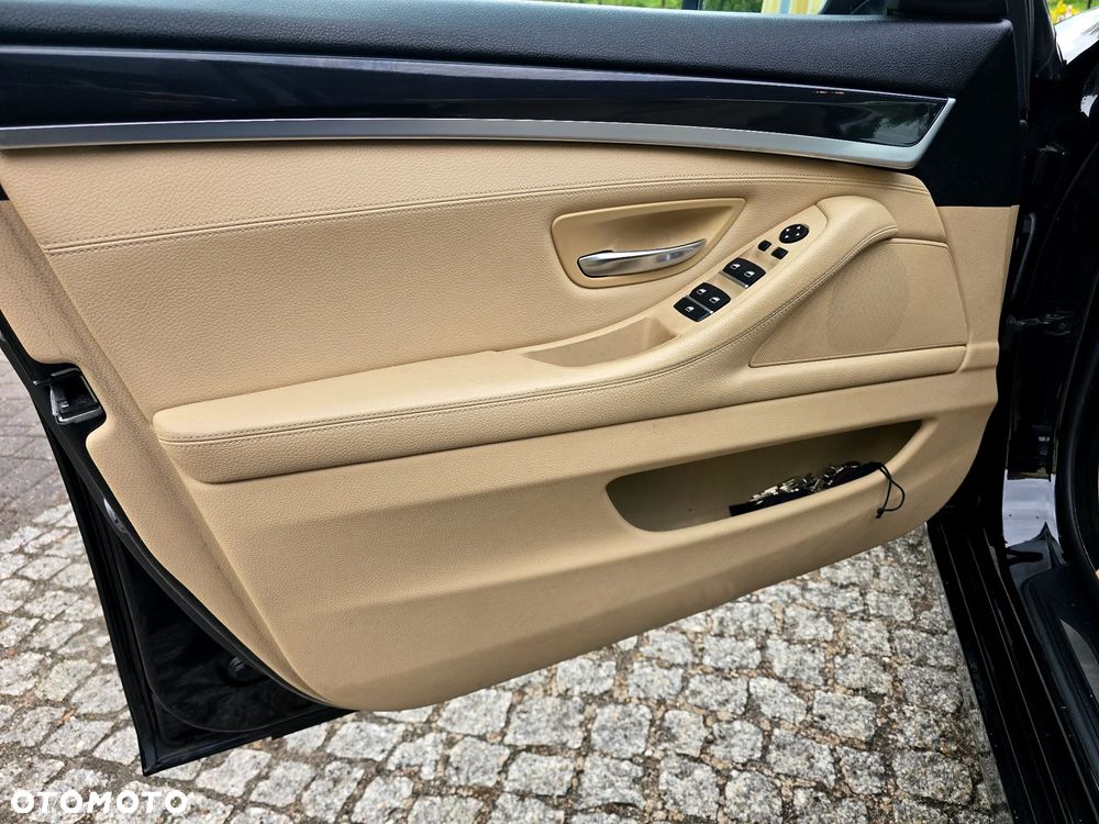BMW Seria 5 520i Luxury Line - 16