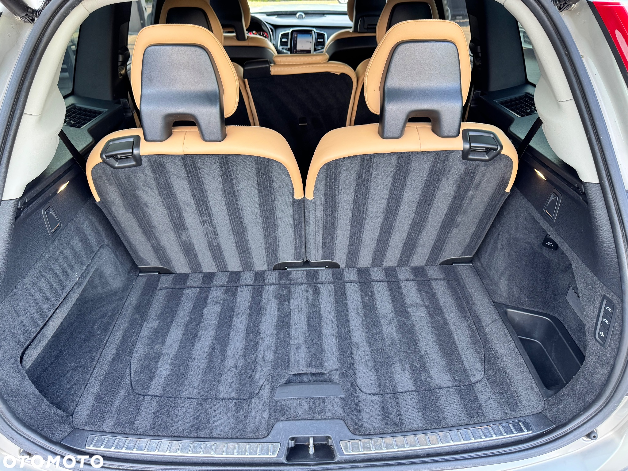 Volvo XC 90 D5 SCR AWD Inscription 7os - 36