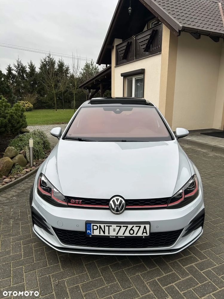 Volkswagen Golf - 5