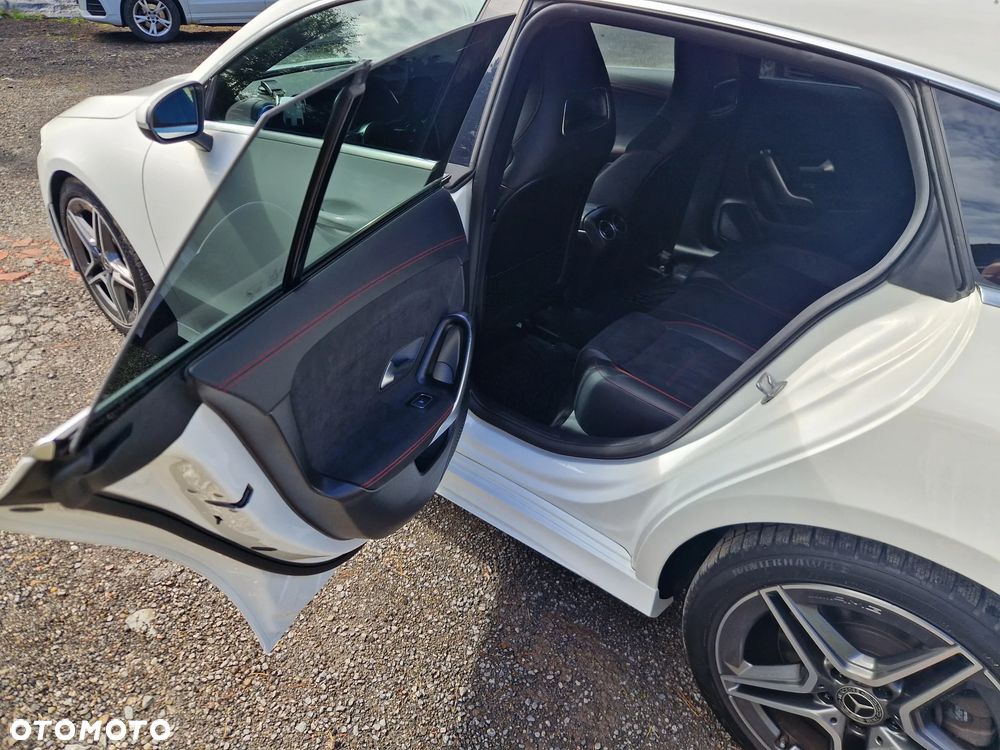 Mercedes-Benz CLA 220 4-Matic AMG Line 7G-DCT - 16