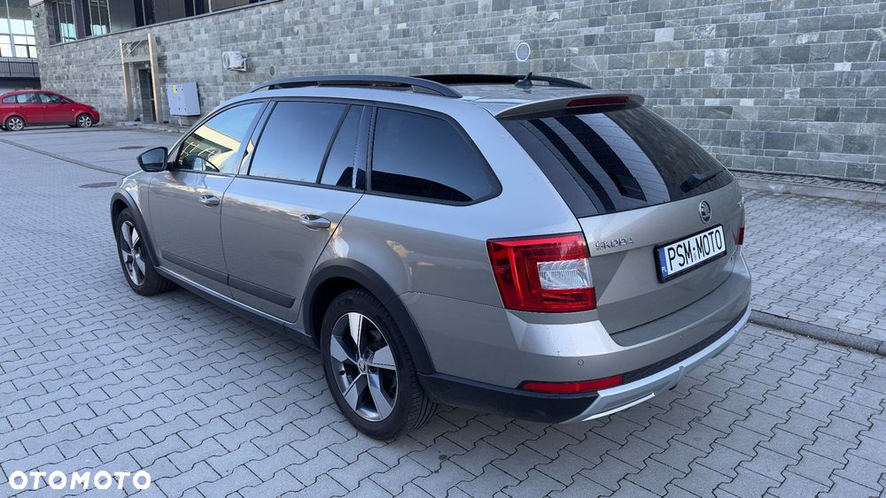 Skoda Octavia Combi 2.0 TDI 4x4 DSG Scout - 4